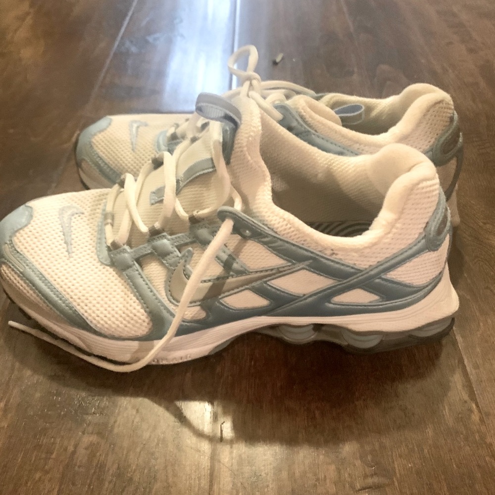 Women’s Nike Shox